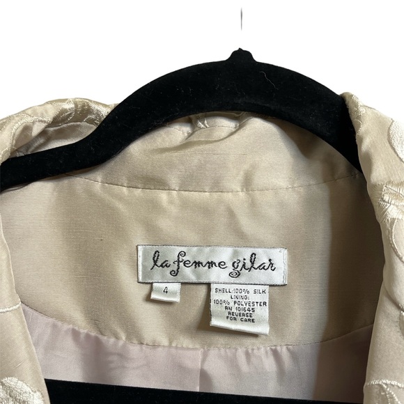 La Femme Gilar | Silk Floral Embroidery Jacket Size 4 - Picture 6 of 8